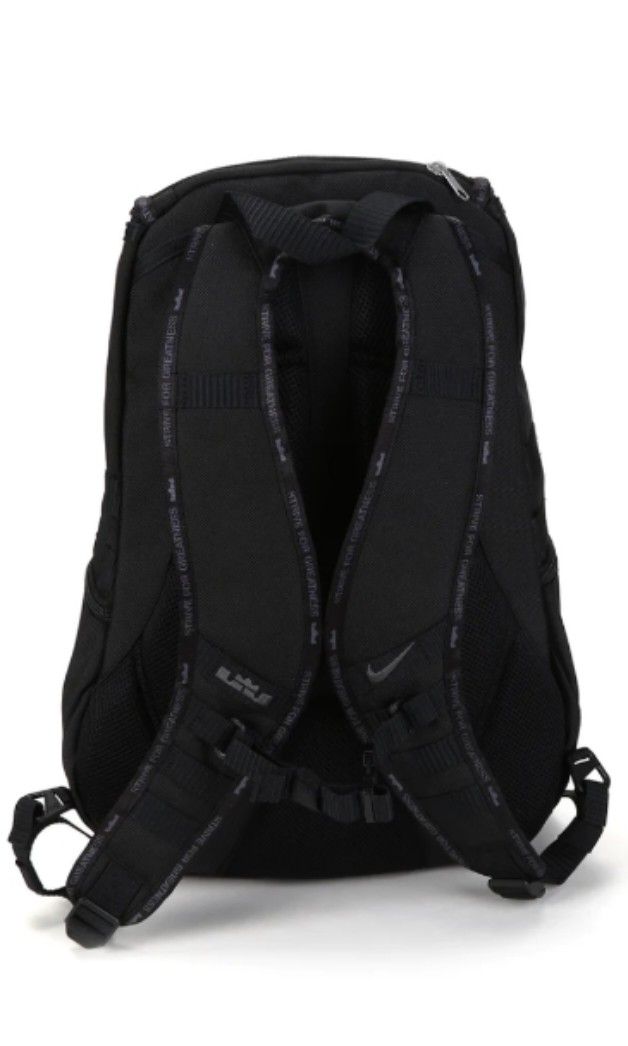 NIKE LEBRON BACKPACK RUSH LP (Category: Backpacks) located in Bacoor. Submitted by dizenyo (Listing ID 1252523114, Image 2). Description: LAST PRICE slightly used backpack used 2x only no issues actual photos posted already shipping or meet up bacoor rfs too big/bulky for me need funds.