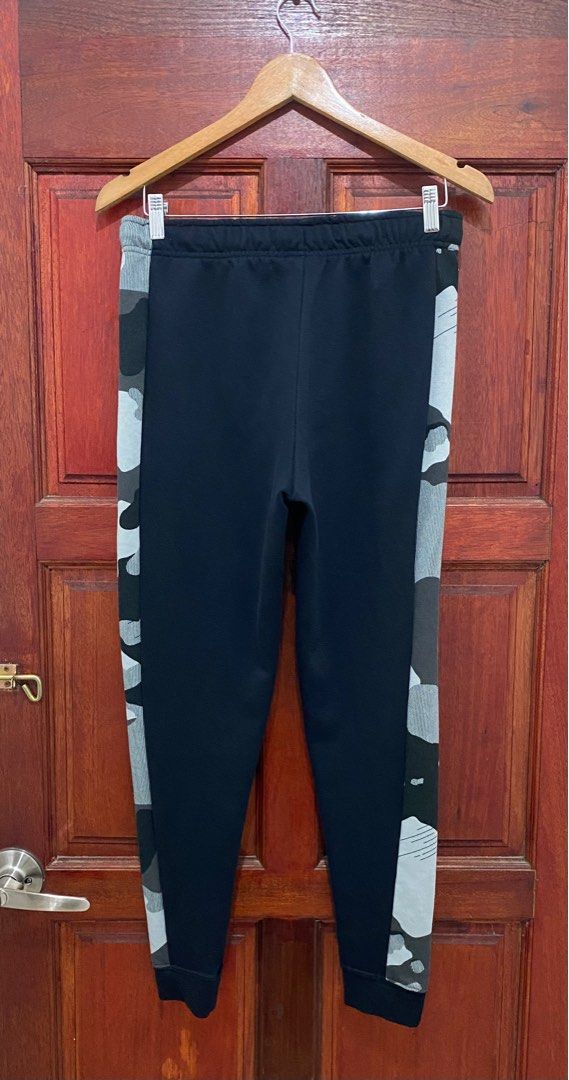 Nike grey 2024 camo joggers