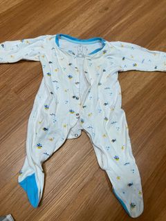 O baby sleepsuit