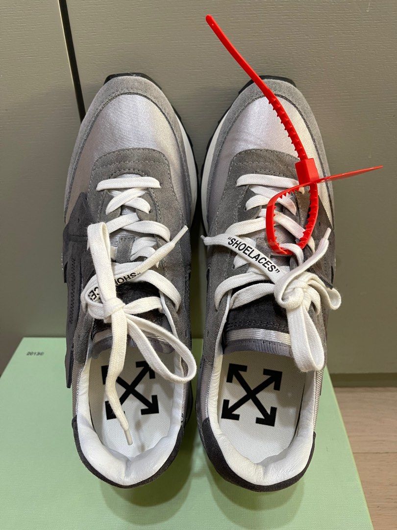 Offwhite runner （分類：波鞋）位於 Hong Kong。 由 p_lab1983 提交（商品編號 1252496607，圖片 3）。簡介： Full set Size:42。