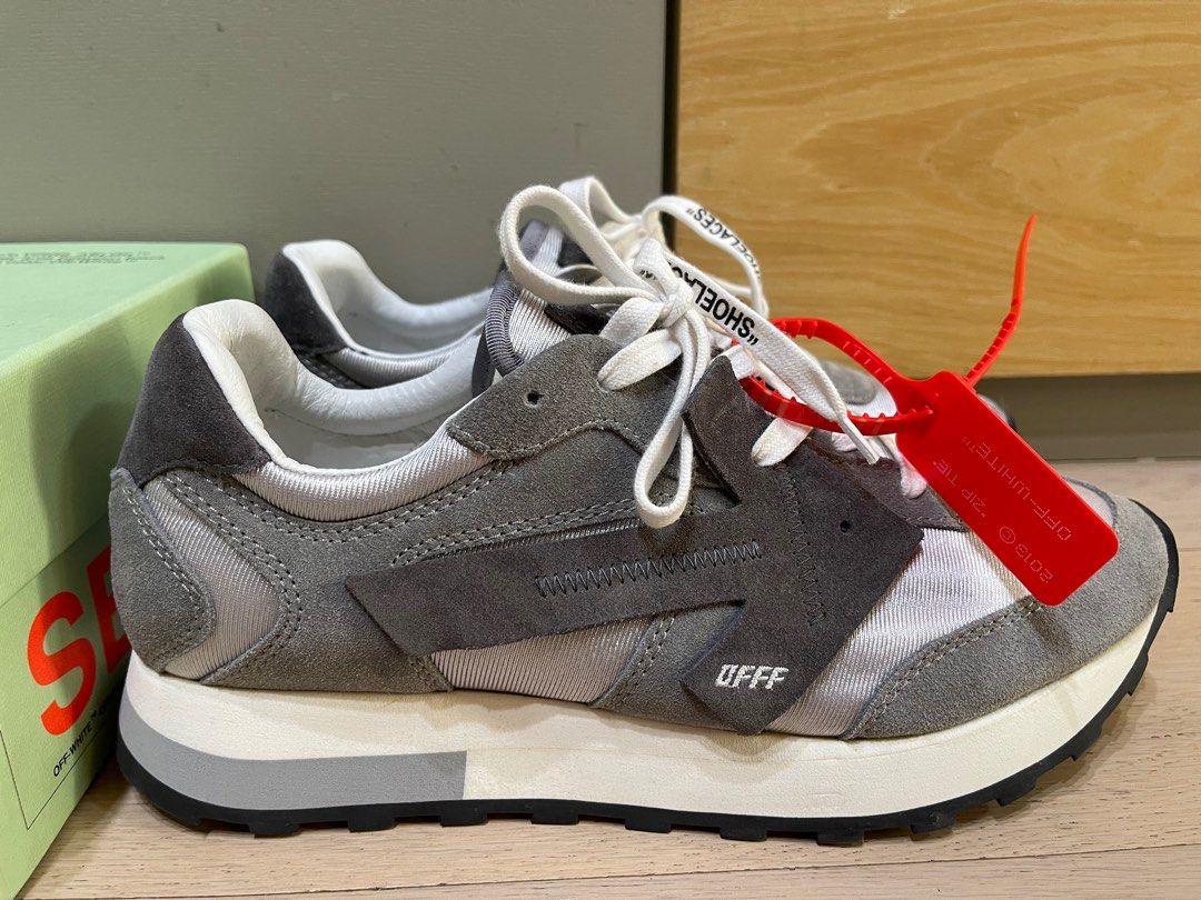 Offwhite runner （分類：波鞋）位於 Hong Kong。 由 p_lab1983 提交（商品編號 1252496607，圖片 1）。簡介： Full set Size:42。