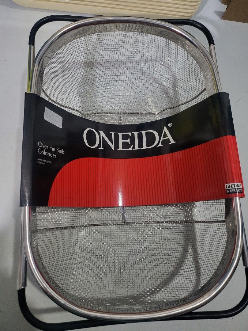 Oneida colander (Category: Other Kitchenware & Tableware) located in Makati City. Submitted by thedeclutteringabuela (Listing ID 1252541394, Image 1). Description: oneida over the counter colander..