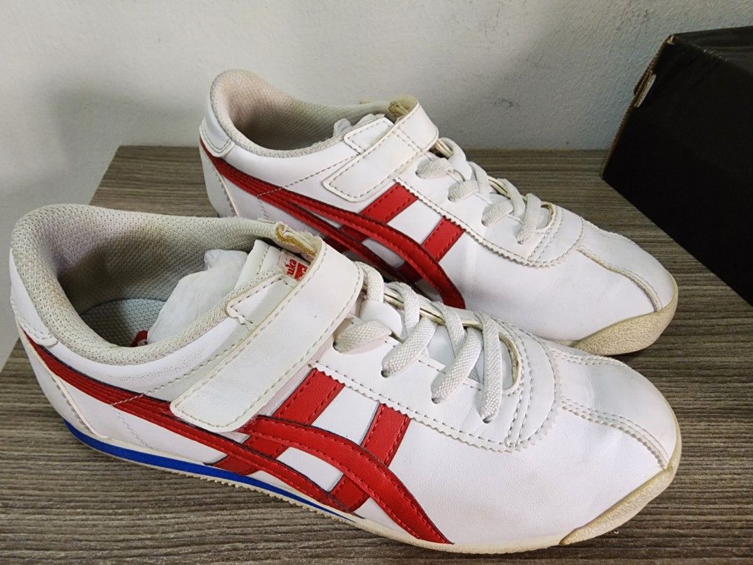 Onitsuka Tiger Classic White/Red (Category: Babies & Kids Fashion) located in Singapore. Submitted by snowflakesdym (Listing ID 1252392400, Image 2). Description: Size: EU 35 / US 3 / UK 2 / CM22 Condition: Lightly used (kid outgrow too fast so rarely wear) Note: Nice and comfortable sneaker. Perfect for if you want to match your kid's shoes to the adults' mexico 66.