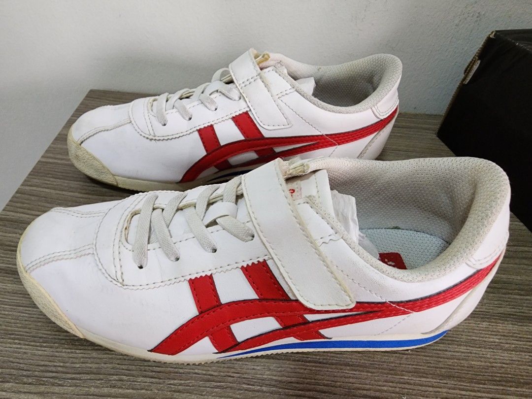 Onitsuka Tiger Classic White/Red (Category: Babies & Kids Fashion) located in Singapore. Submitted by snowflakesdym (Listing ID 1252392400, Image 1). Description: Size: EU 35 / US 3 / UK 2 / CM22 Condition: Lightly used (kid outgrow too fast so rarely wear) Note: Nice and comfortable sneaker. Perfect for if you want to match your kid's shoes to the adults' mexico 66.
