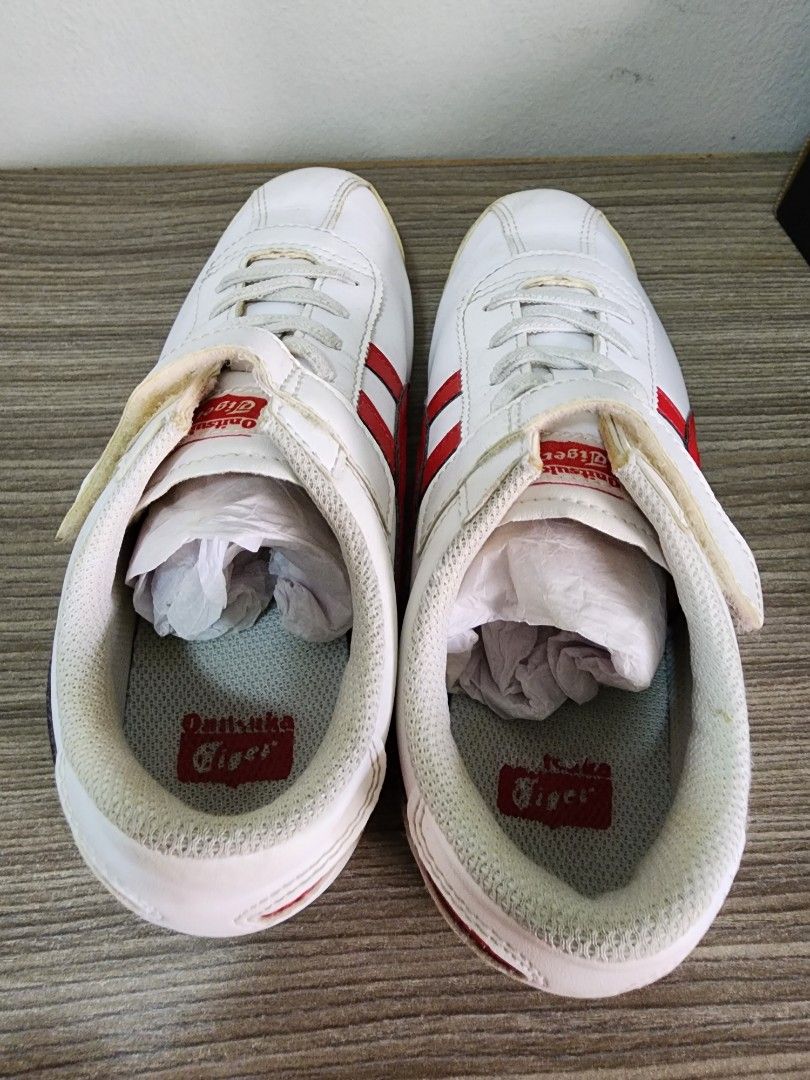 Onitsuka Tiger Classic White/Red (Category: Babies & Kids Fashion) located in Singapore. Submitted by snowflakesdym (Listing ID 1252392400, Image 3). Description: Size: EU 35 / US 3 / UK 2 / CM22 Condition: Lightly used (kid outgrow too fast so rarely wear) Note: Nice and comfortable sneaker. Perfect for if you want to match your kid's shoes to the adults' mexico 66.