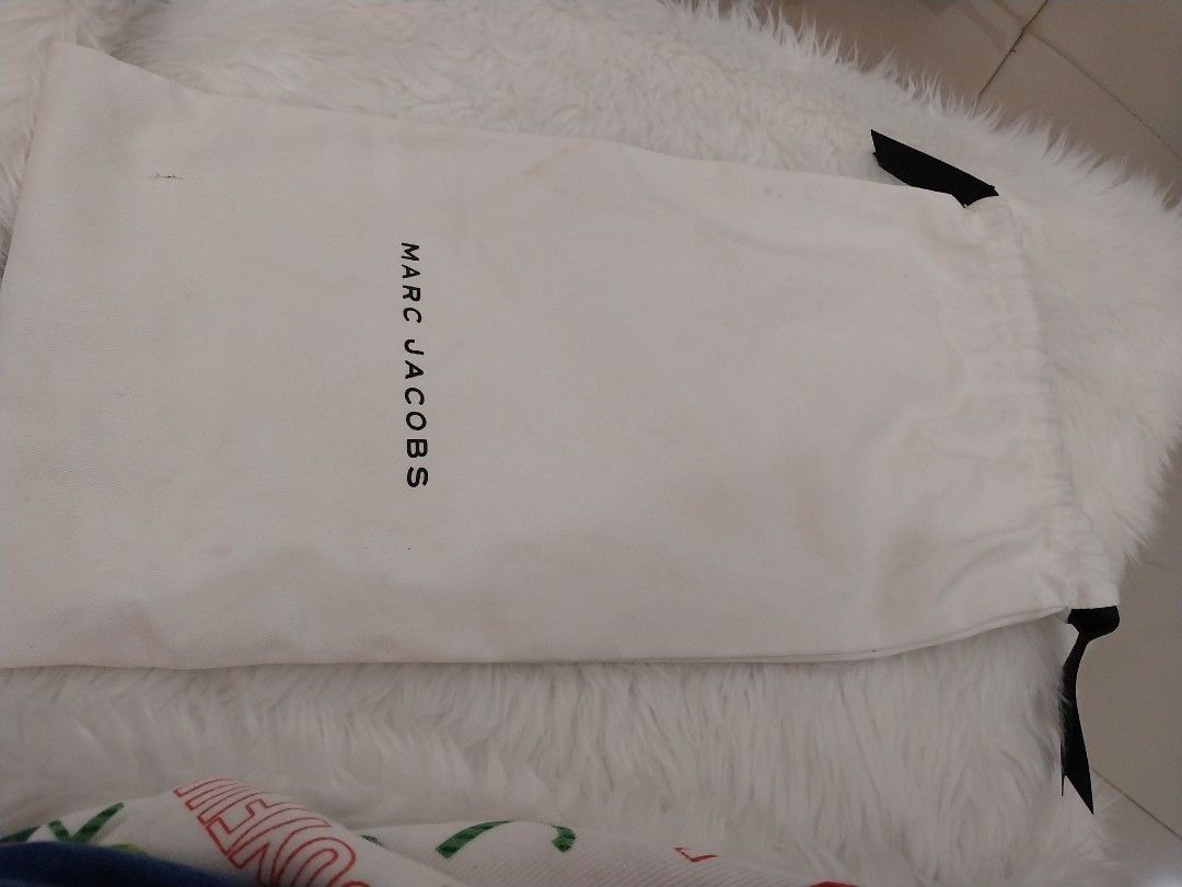 Orig marc jacobs dust bag (Category: Luxury Bags & Wallets) located in Lipa City. Submitted by fabmom2012 (Listing ID 1252384200, Image 2). Description: .