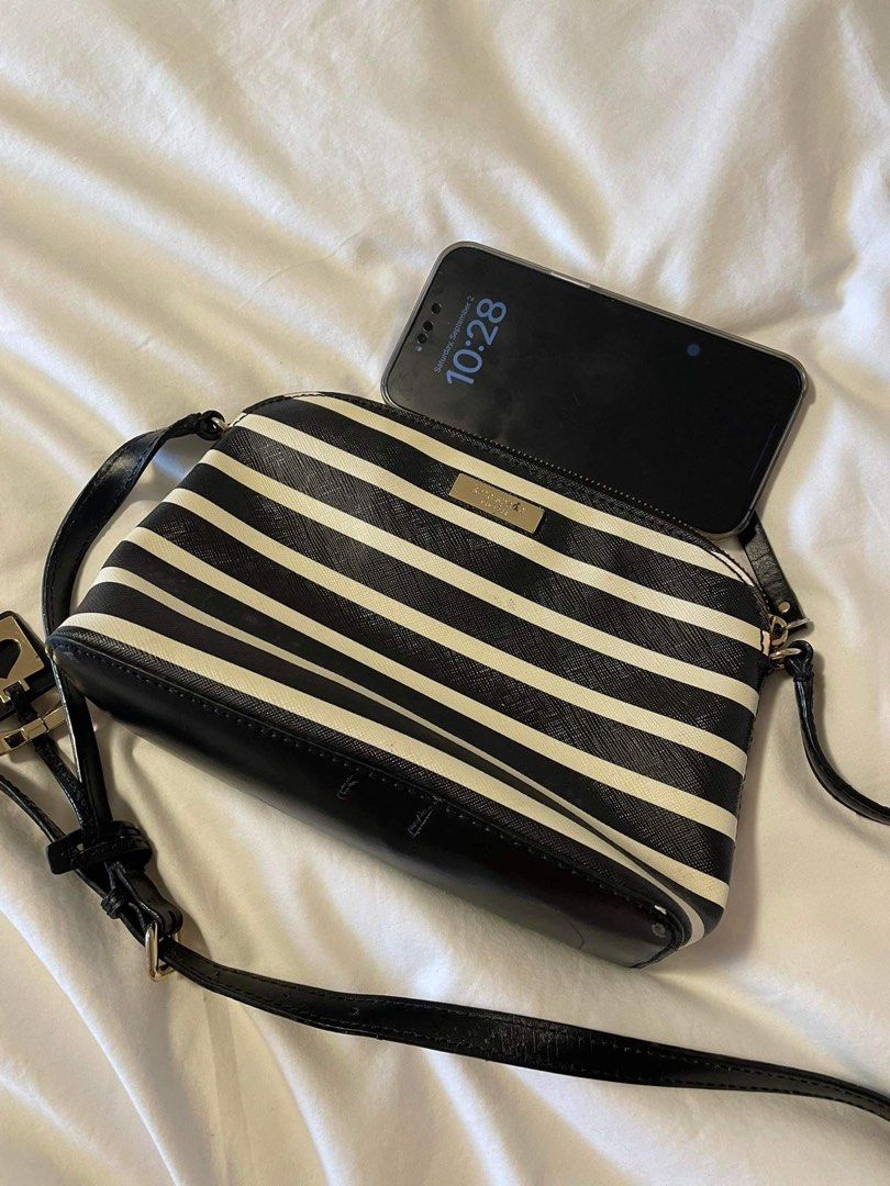 Original Katespade black and white bag (Category: Cross-body Bags) located in Makati City. Submitted by abbybit (Listing ID 1252456735, Image 2). Description: Bawal barat.