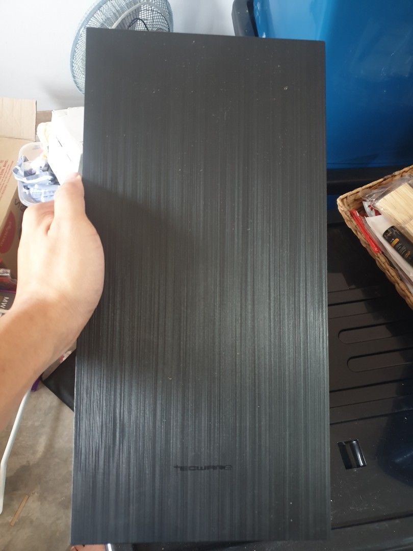 Pc case techware (Category: Computer Parts) located in Johor Bahru. Submitted by airieabdullah (Listing ID 1252402545, Image 1). Description: glass pecah.