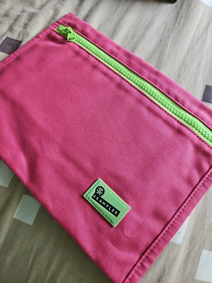 Crumpler pouch discount