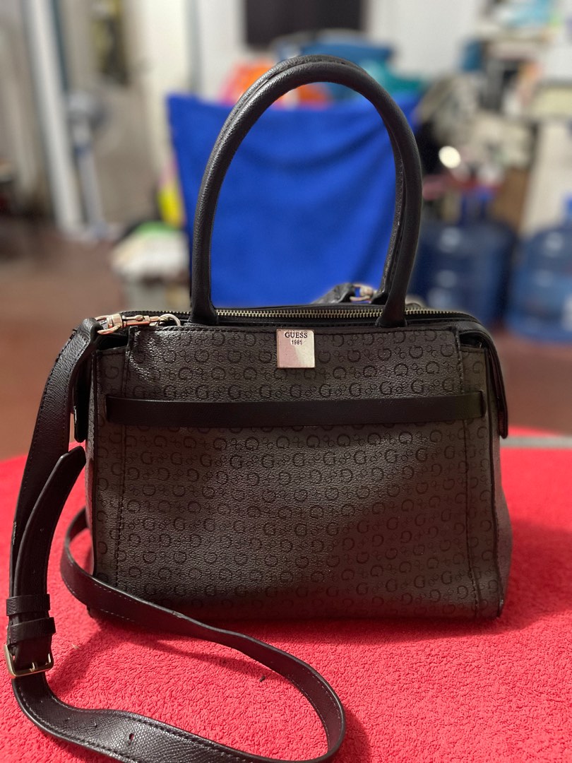 Preloved Authentic Guess Bag on Carousell