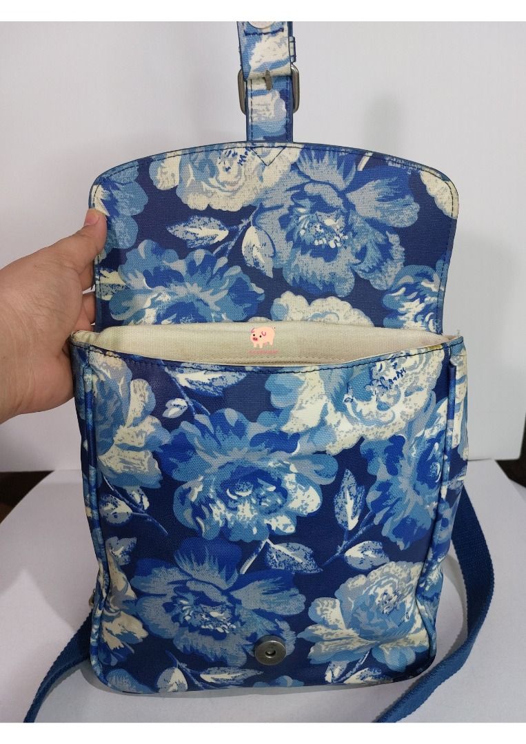 Preloved Bag | Cath Kidston | Blue Vertical Sling Bag (Category: Purses & Pouches) located in Mandaluyong City. Submitted by maruporks (Listing ID 1252576977, Image 2). Description: Mode of Payment: Gcash / Komo / Shoppee Pay Transfer Mode of Delivery: Grab and Lalamove (Only in the morning), or via J&T (Drops off during weekend) Brand: Cath Kidston Color: Blue and White Combination Print Design: Floral Style: Vertical Sling Bag Material: PVC Lea