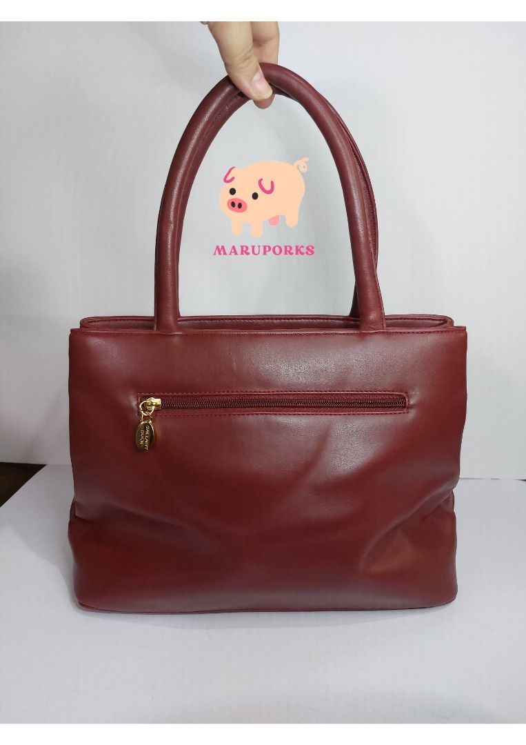 Preloved Bag | Gallant Duck | Red Handbag (Category: Luxury Bags & Wallets) located in Mandaluyong City. Submitted by maruporks (Listing ID 1252574900, Image 2). Description: Mode of Payment: Gcash / Komo / Shoppee Pay Transfer Mode of Delivery: Grab and Lalamove (Only in the morning), or via J&T (Drops off during weekend) Brand: Gallant Duck Color: Brick Red Style: Handbag only Material: Genuine Leather Hardware: Gold Flaws: Minimal signs of use