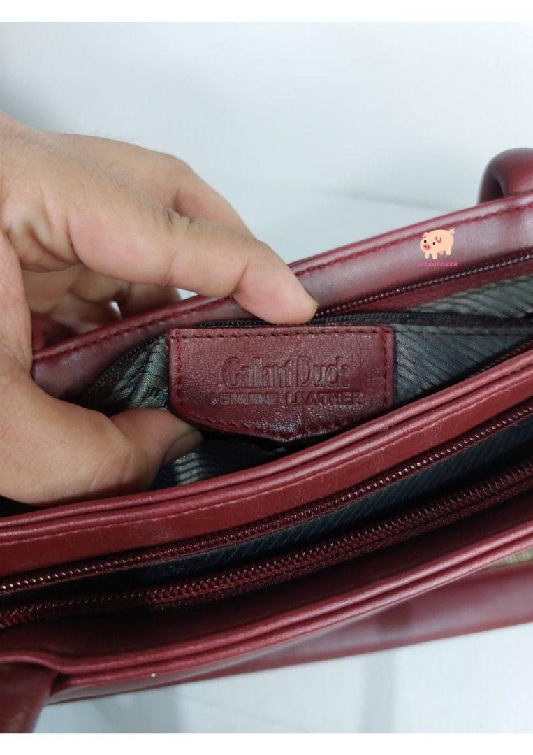 Preloved Bag | Gallant Duck | Red Handbag (Category: Luxury Bags & Wallets) located in Mandaluyong City. Submitted by maruporks (Listing ID 1252574900, Image 3). Description: Mode of Payment: Gcash / Komo / Shoppee Pay Transfer Mode of Delivery: Grab and Lalamove (Only in the morning), or via J&T (Drops off during weekend) Brand: Gallant Duck Color: Brick Red Style: Handbag only Material: Genuine Leather Hardware: Gold Flaws: Minimal signs of use