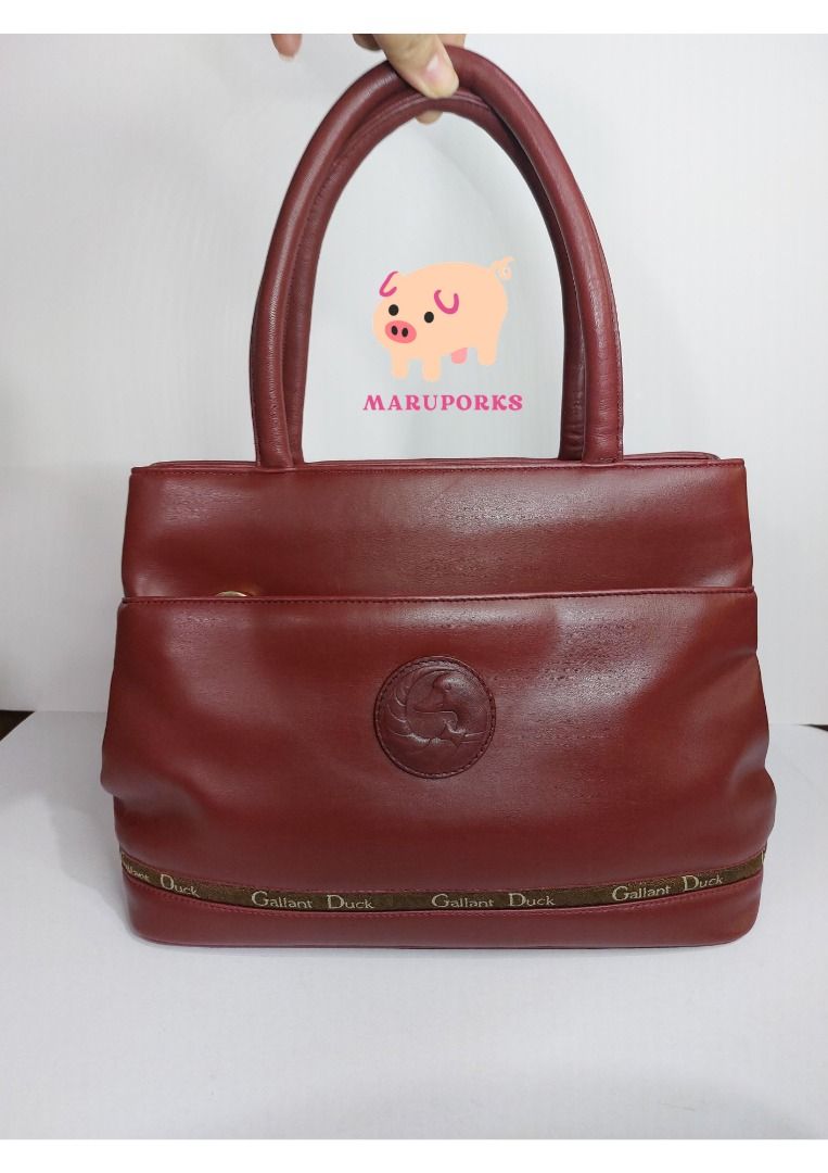 Preloved Bag | Gallant Duck | Red Handbag (Category: Luxury Bags & Wallets) located in Mandaluyong City. Submitted by maruporks (Listing ID 1252574900, Image 1). Description: Mode of Payment: Gcash / Komo / Shoppee Pay Transfer Mode of Delivery: Grab and Lalamove (Only in the morning), or via J&T (Drops off during weekend) Brand: Gallant Duck Color: Brick Red Style: Handbag only Material: Genuine Leather Hardware: Gold Flaws: Minimal signs of use