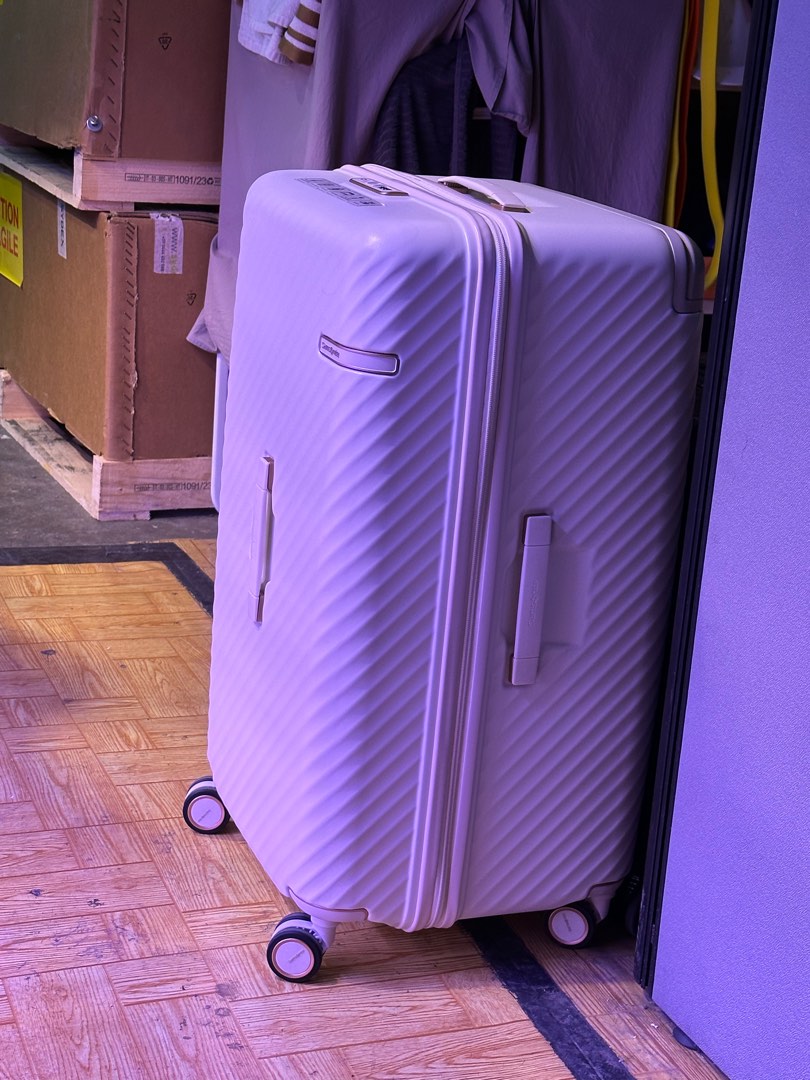 Samsonite Stem Spinner 28, Hobbies & Toys, Travel, Luggage on Carousell