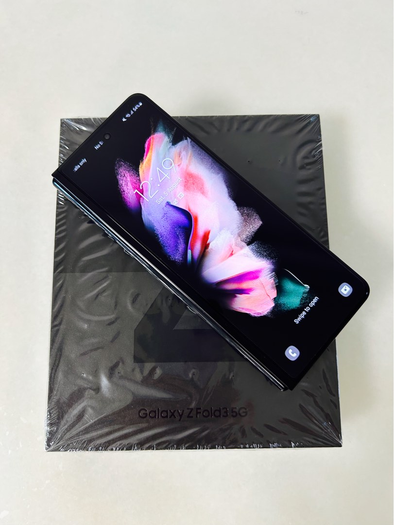 Samsung Galaxy Z Fold 3 5G Online (12 GB RAM, 256 GB ROM, Phantom Silver)  at Best Price