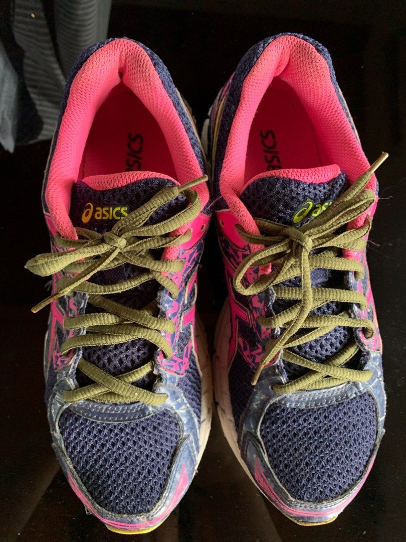 Womens ASICS GEL testicular Excite Running