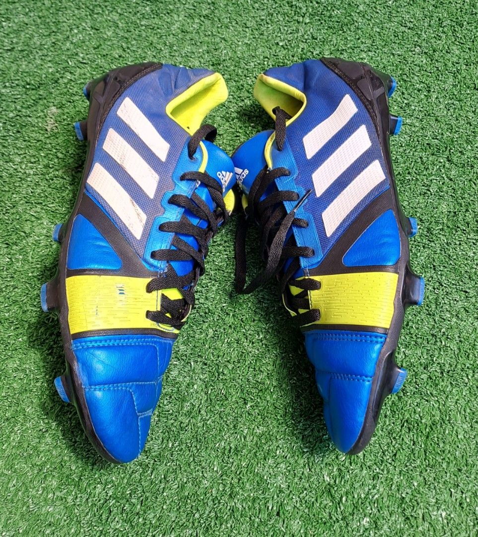 Sepatu bola nitrocharge 2.0 Olah Raga Perlengkapan Olahraga