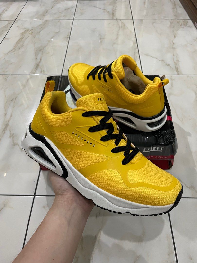 Sepatu sport shop sketcher