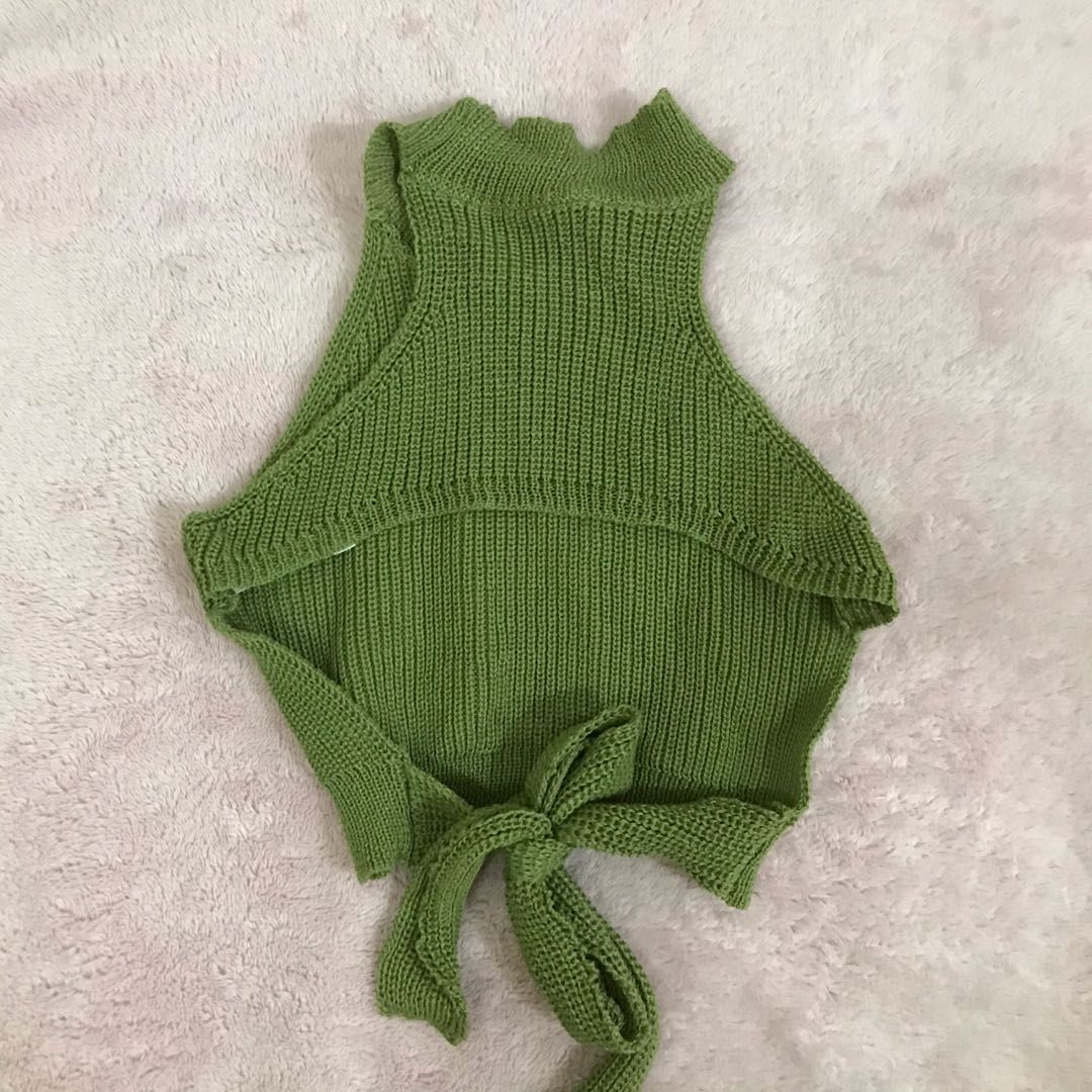 Shein Backless Top (Category: Sleeveless) located in Manila. Submitted by _essentials_ (Listing ID 1252534836, Image 3). Description: I would've kept this top, but it wasn't flattering to my body :(.