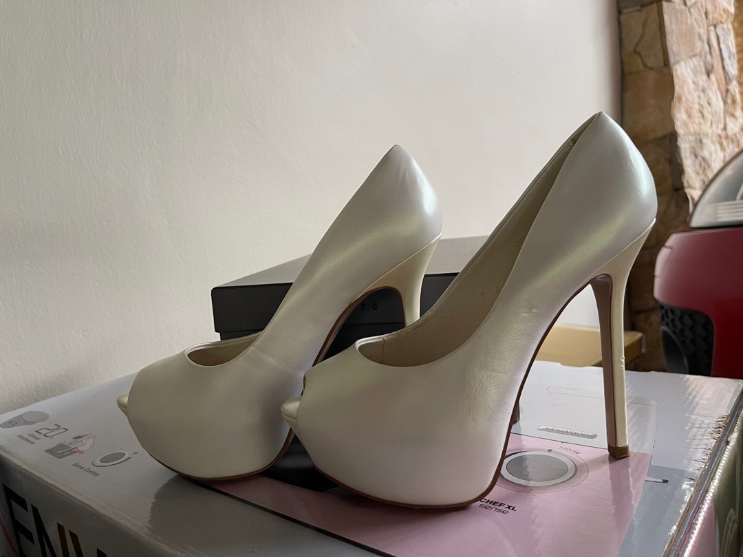 Size 2 white heels online