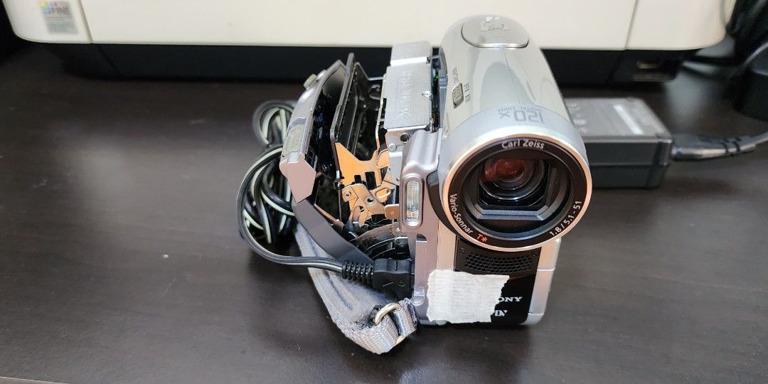 Sony camcorder DCRHC90E MiniDV cassette door jammed, Photography