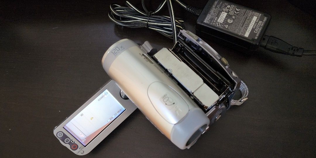 Sony camcorder DCRHC90E MiniDV cassette door jammed, Photography