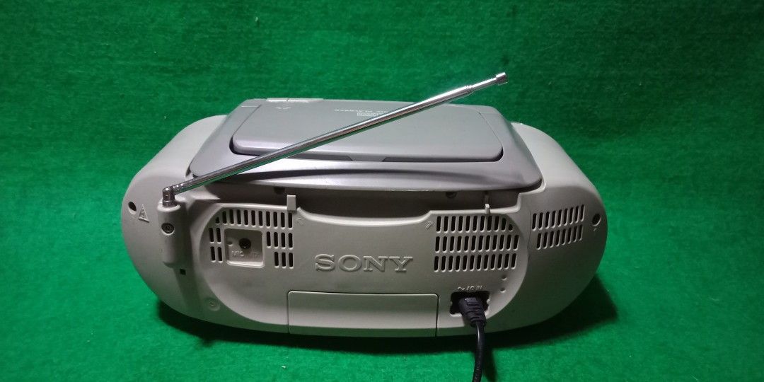 Sony CFDS01 CD Radio Cassettecorder, Audio, Portable Music Players on