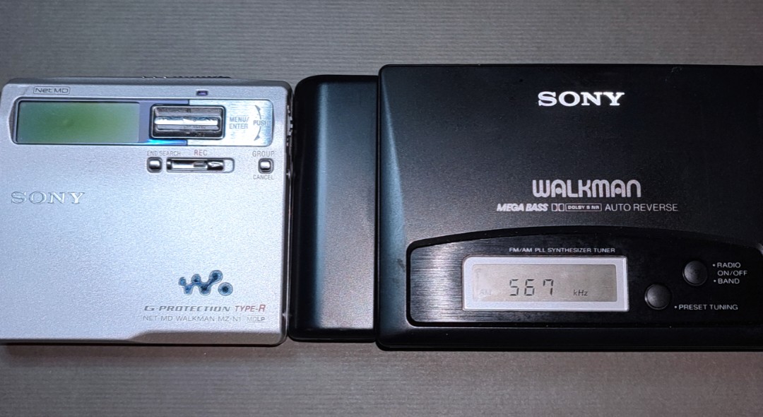 Sony MD（無有電香口膠電芯去試機）和Sony 卡带Walkman（有外置2A電池