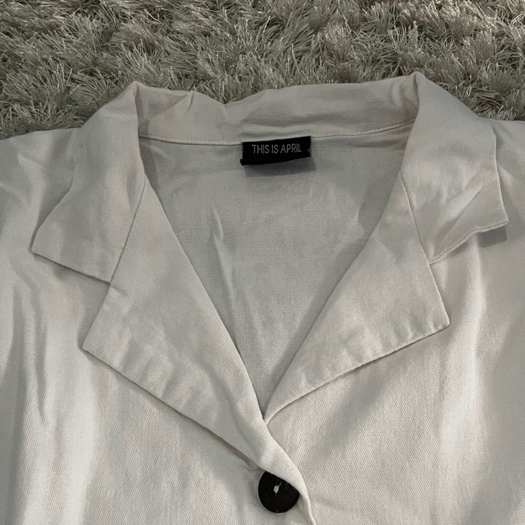 This Is April White Shirt, Fesyen Wanita, Pakaian Wanita, Atasan di ...