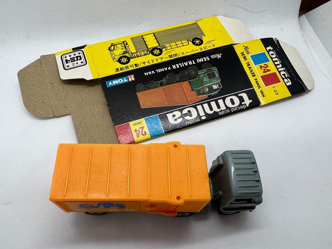トミカ【24】Hino SEMI TRAILER PANEL VAN
