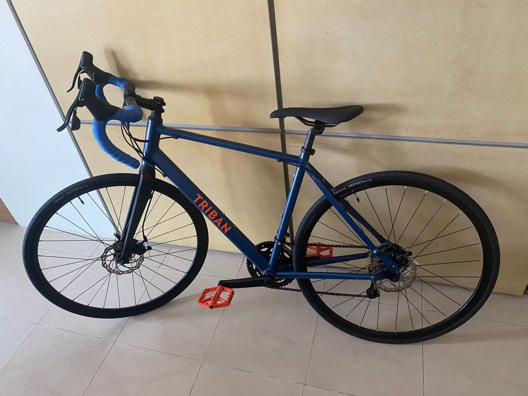 Brand new condition Triban RC 120 size M road bike for sale at only 650