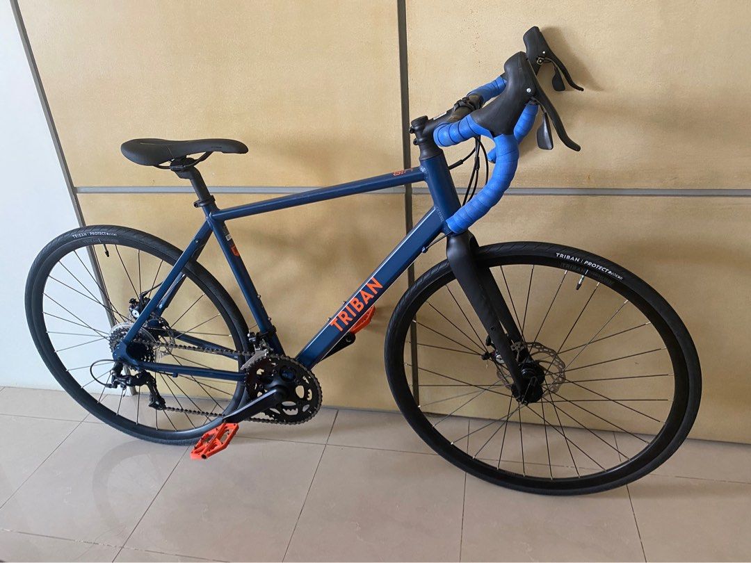 Brand new condition Triban RC 120 size M road bike for sale at only 650