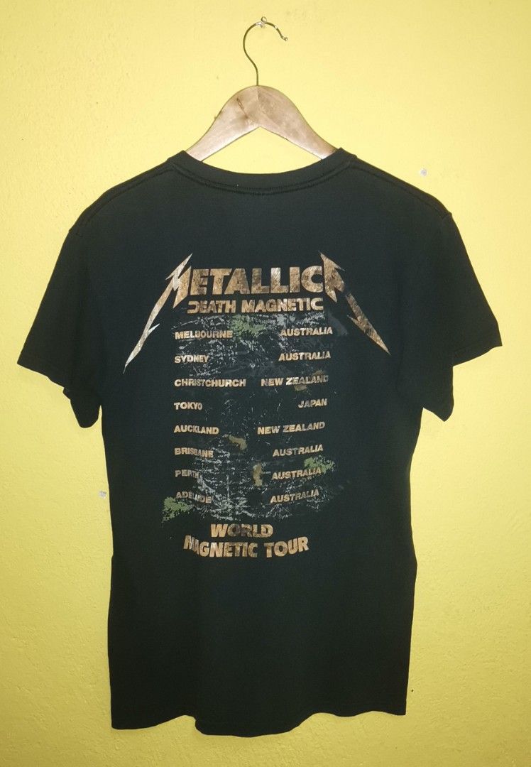 Tshirt metallica world magnetic tour Men s Fashion Tops Sets