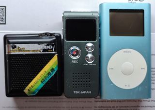 日產迷你收音機（可耳機聽可機放聽）、TSK  MP3、ipod  A1051（ipod插電才著機，入面冇歌，Mon有黑印）3部都正常！一齊$250