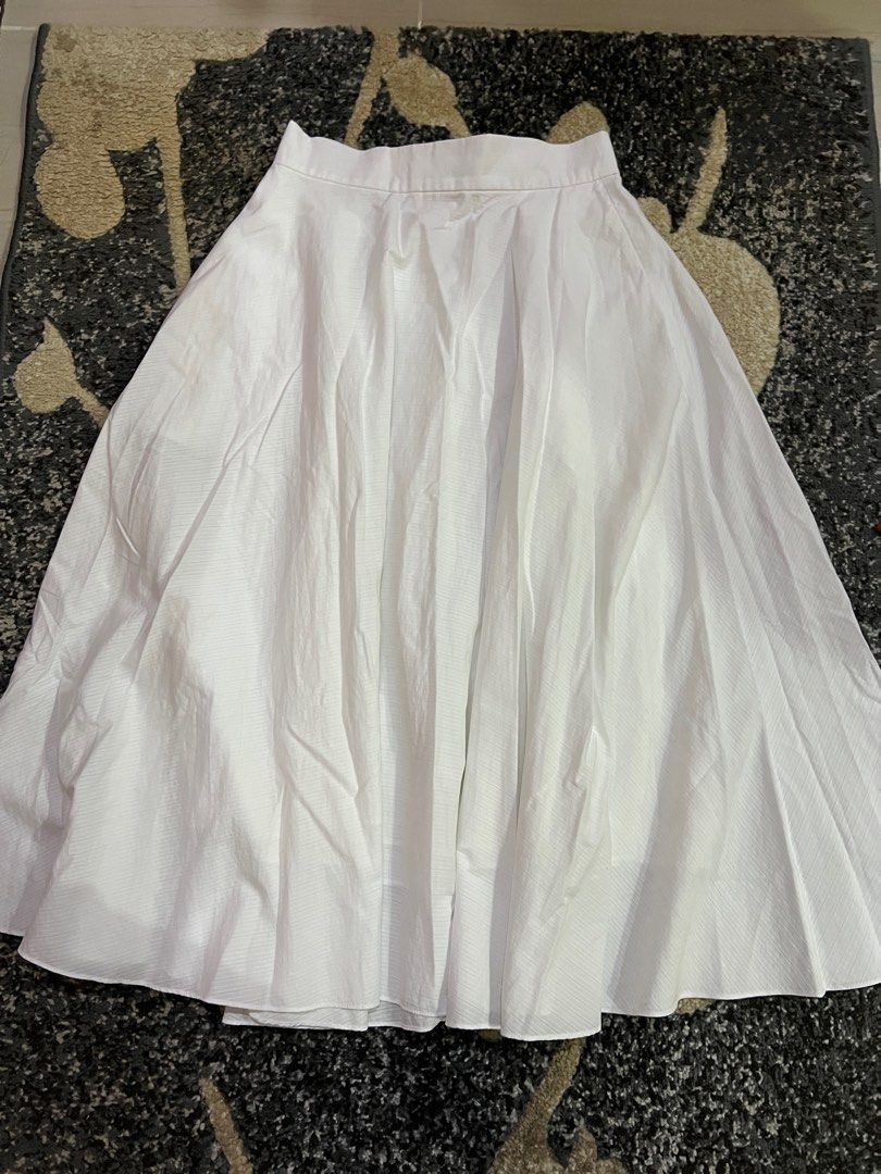 Uniqlo white skirt Women s Fashion Bottoms Skirts on Carousell