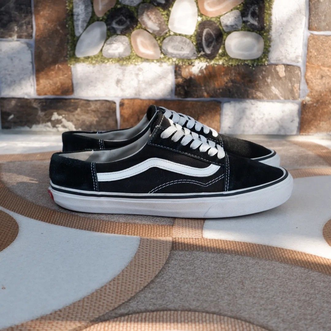 Vans Oldskool Mule Black White Fesyen Pria Sepatu Sneakers di