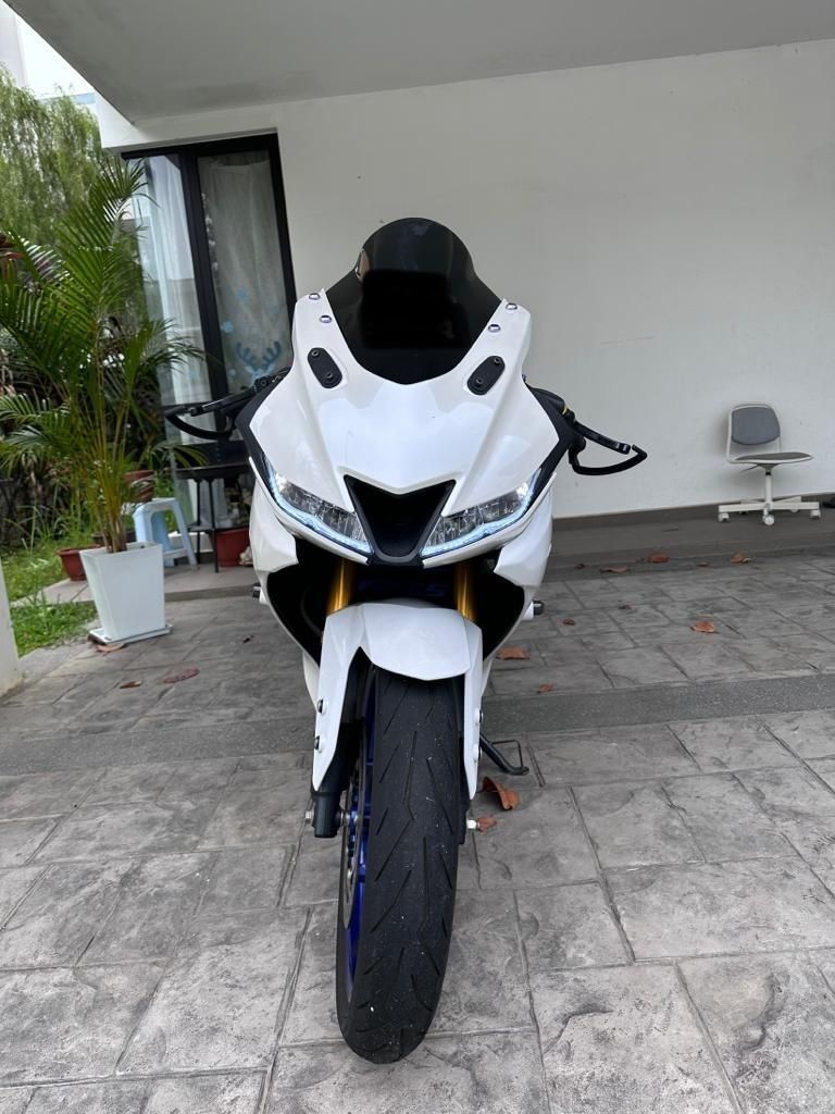 Yamaha r15 hotsell v3 cover