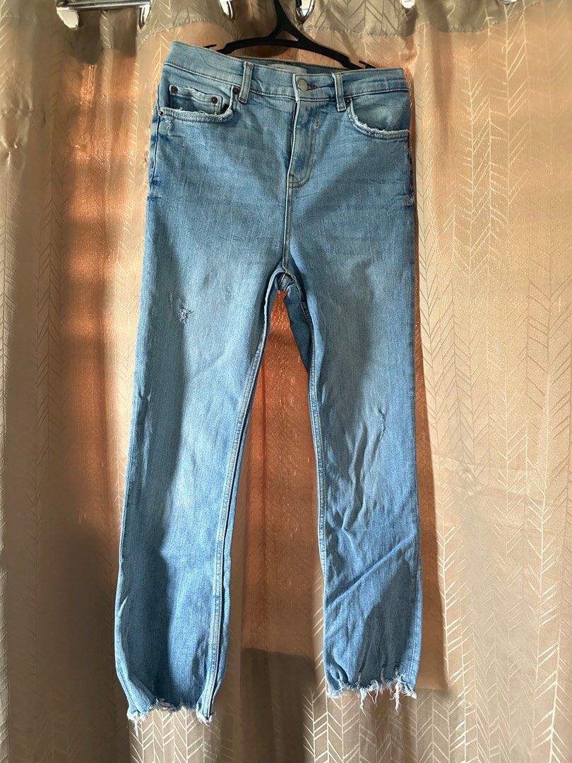 Zara Straight Frayed hem (Category: Jeans) located in Liloan. Submitted by thebundlequeen (Listing ID 1252448808, Image 1). Description: rfs: doesn't fit anymore😒 very nice fabric. Sloghtly stretchable..