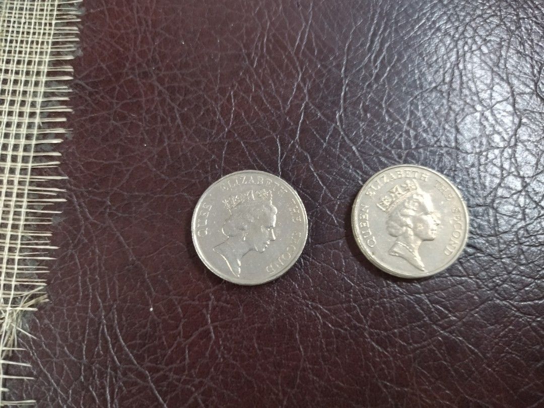 1988及89年香港5元硬幣共兩枚。五元平郵, 興趣及遊戲, 收藏品及紀念品, 錢幣- Carousell