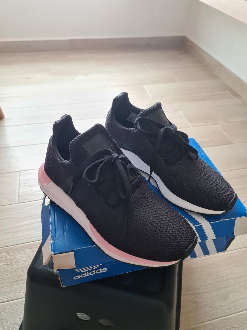 Adidas swift run 2025 black size 6