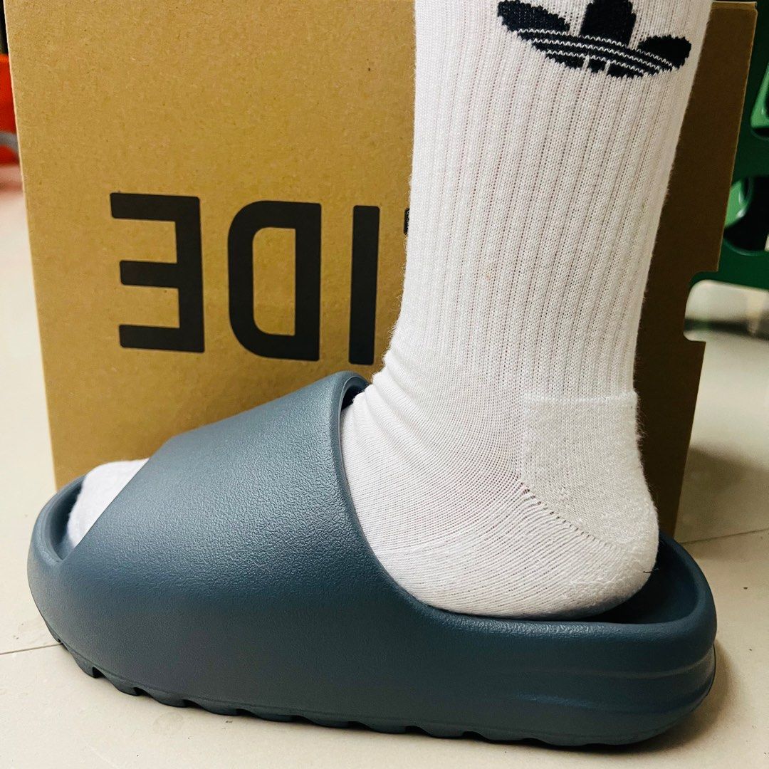Adidas Yeezy slide拖鞋us7深灰綠, 他的時尚, 鞋, 拖鞋在旋轉拍賣