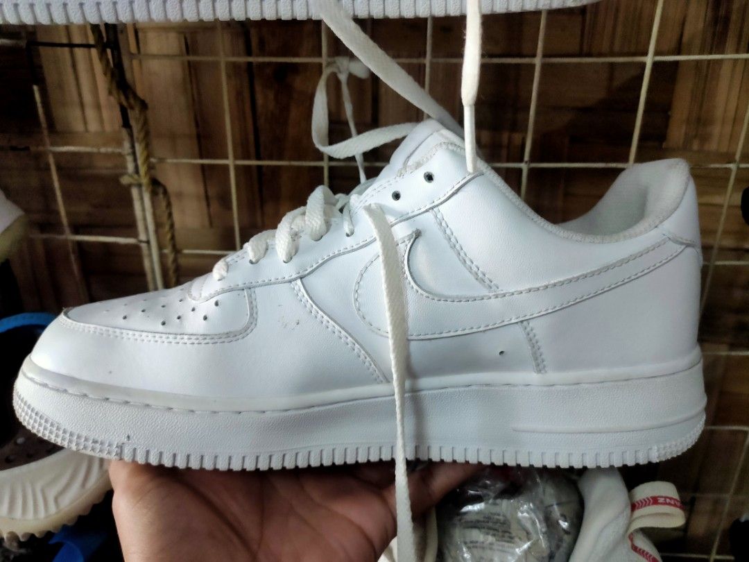 Air Force 1 triple white (Category: Sneakers) located in Banga. Submitted by akosiloco (Listing ID 1255837426, Image 2). Description: .