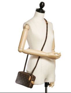 Original Louis Vuitton Cross Body Bag in Surulere - Bags, Uchenna