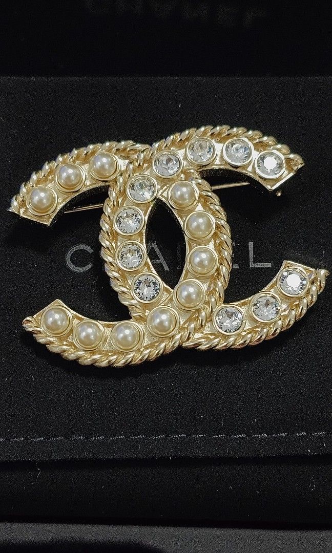 Authentic Chanel CC Brooch, Luxury, Accessories on Carousell
