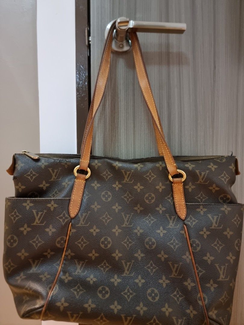 Authentic LV Bag (Monogram), Women's Fashion, Bags & Wallets, Tote