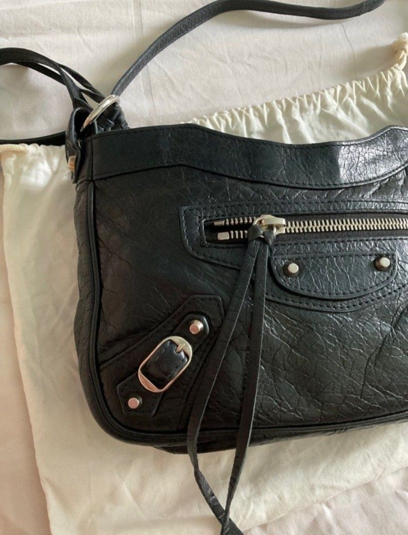 Harga sling on sale bag balenciaga original