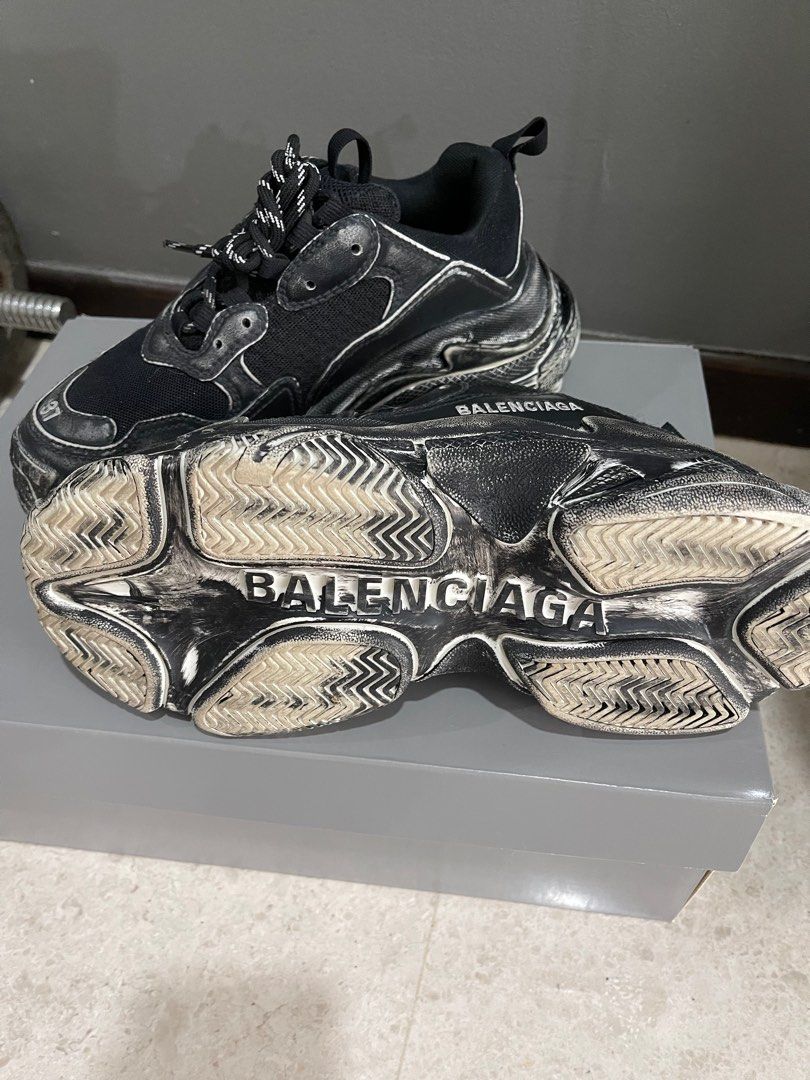 Balenciaga triple s old outlet
