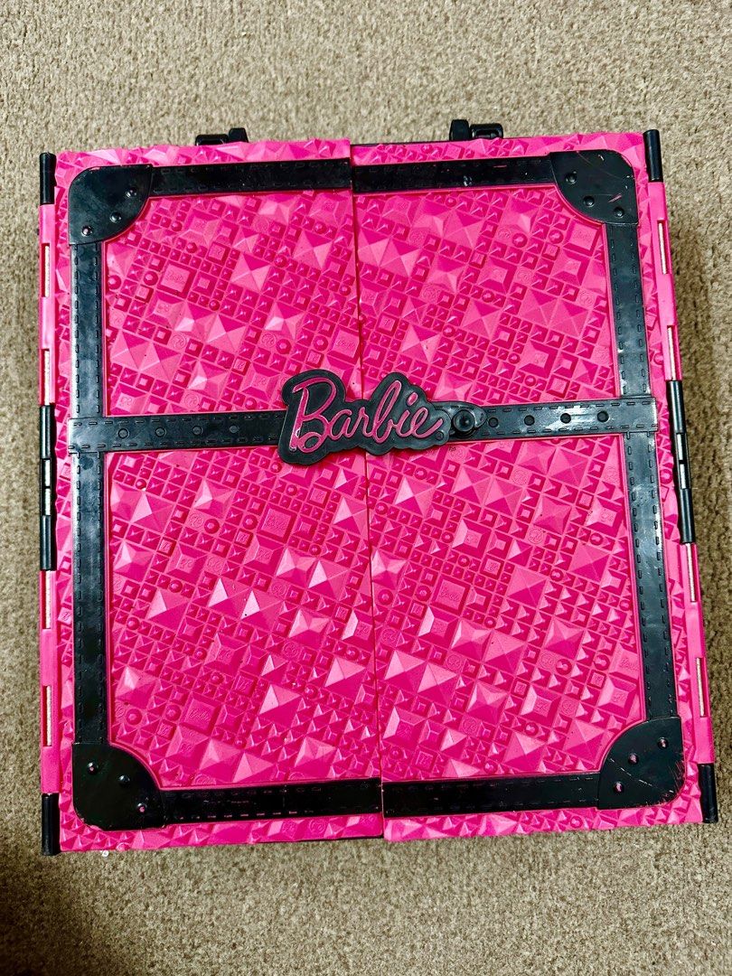 BARBIE CLOSET SET (Category: Kids Toys) located in San Juan City. Submitted by minismooch_ (Listing ID 1255829808, Image 3). Description: ‼️FIXED PRICE ‼️ 💰MOD : GCASH ONLY 📍Location: San Juan City 🚚 DELIVERY: 🌸WITHIN MANILA buyer will handle the delivery via preferred courier. Please be responsible for sending the rider’s details. 🌸OUTSIDE MANILA Via J&T PLEASE READ‼️‼️‼️ ✅once paid, items will be packed and will notify the customer. ✅payme