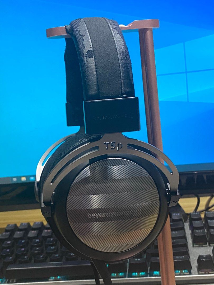 BEYERDYNAMIC T5P (Category: Headphones & Headsets) located in Mandaluyong City. Submitted by audiogaragesale (Listing ID 1255815674, Image 2). Description: BEYERDYNAMIC T5P comped with original packaging, manual working perfectly issue headband and Earpads peeling off .